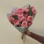 5 веток кустовой пионовидной розы сорта Juliet с эвкалиптом в букете «Очаровательная Джульетта»
