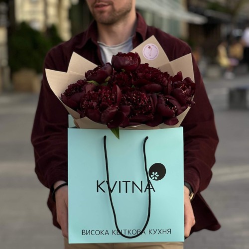 9 Luxurious Dark Burgundy Bob Peonies in the Bouquet «Chocolate & Pepper»
