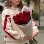 11 красных роз сорта Rhodos в букете «Элегантное поздравление»