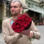 17 червоних троянд Rhodos у букеті «Пелюсткове танго»