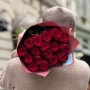 17 червоних троянд Rhodos у букеті «Пелюсткове танго»