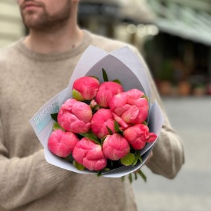 9 яскравих півоній Coral Charm у букеті «Коралові перлини»