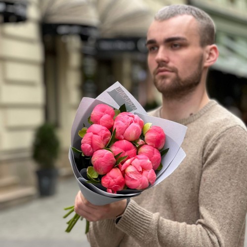 9 яскравих півоній Coral Charm у букеті «Коралові перлини»