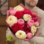 Элегантный микс из 15 пионов в букете «Желанный десерт»