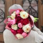 Элегантный микс из 15 пионов в букете «Желанный десерт»