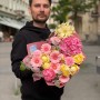 Яркий букет с герберой сорта Pasta Carbonara «Юные мечты»