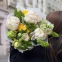 Очаровательный букет с пионами и лилией «Карамельный мохито»