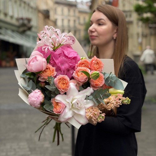 Luxurious Bouquet with Lily and Nerine «Radiant Joy»
