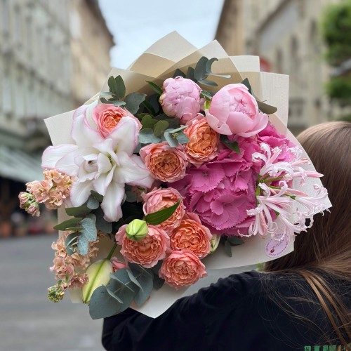 Luxurious Bouquet with Lily and Nerine «Radiant Joy»