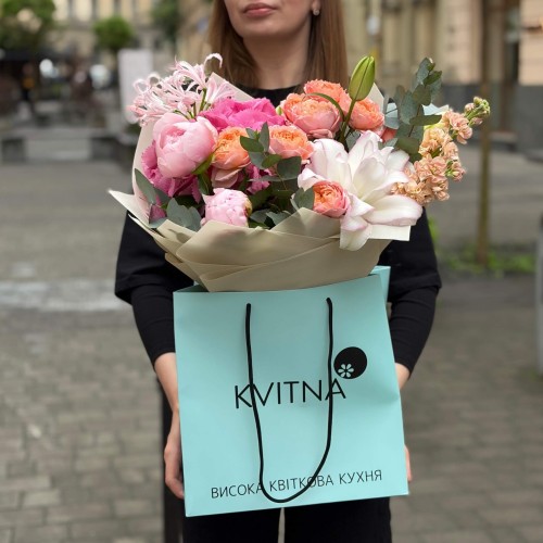 Luxurious Bouquet with Lily and Nerine «Radiant Joy»