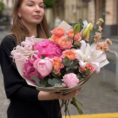 Luxurious Bouquet with Lily and Nerine «Radiant Joy»