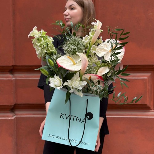 Luxurious bouquet with anthuriums and calla lilies «Singapore Garden»