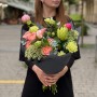 Разноцветный летний букет с пионами «Сапфировый акцент»