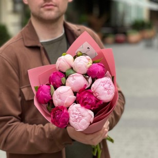Mix of 11 Kansas & Gardenia peonies in the bouquet «Dawn in Pink»