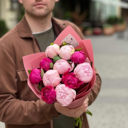 Mix of 11 Kansas & Gardenia peonies in the bouquet «Dawn in Pink»
