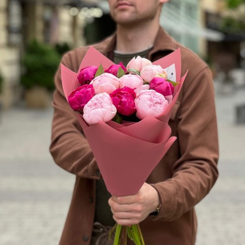 Mix of 11 Kansas & Gardenia peonies in the bouquet «Dawn in Pink»