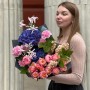 Контрастний букет із гортензією та неріне «Літній зорепад»