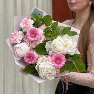 Пышный букет в розовых оттенках «Струны сердца»