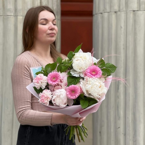 Пышный букет в розовых оттенках «Струны сердца»