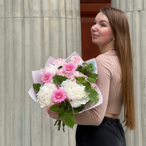 Пышный букет в розовых оттенках «Струны сердца»
