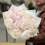 13 пионов сорта Gardenia в букете «Фарфоровая симфония»