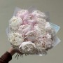 13 пионов сорта Gardenia в букете «Фарфоровая симфония»