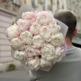 17 півоній Gardenia у букеті «Пухка чарівність»