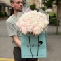 17 півоній Gardenia у букеті «Пухка чарівність»