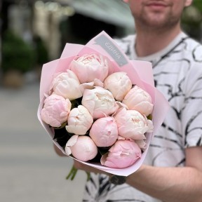 11 пастельних півоній Mother's Choice у букеті «Найніжніший зефір»