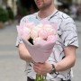 11 пастельних півоній Mother's Choice у букеті «Найніжніший зефір»