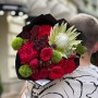 Цікавий букет із протеєю «Незвичний фрукт»
