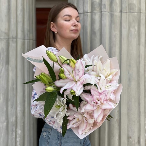 5 изысканных лилий Roselily Anouska в букете «Магия аромата»
