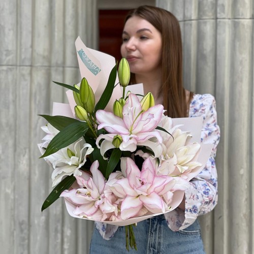 5 изысканных лилий Roselily Anouska в букете «Магия аромата»