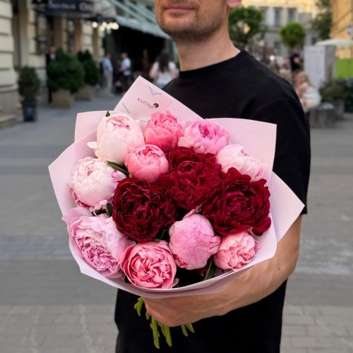 Bouquet of 13 silky peonies «June Etude»