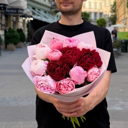 Bouquet of 13 silky peonies «June Etude»