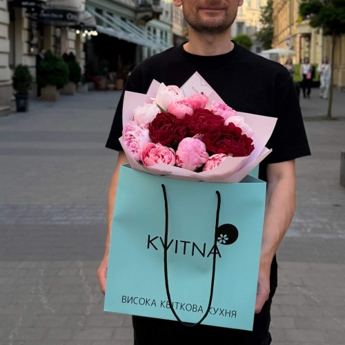 Bouquet of 13 silky peonies «June Etude»