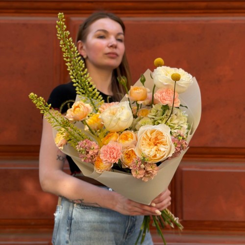 Warm bouquet with eremurus «Cream Sun»