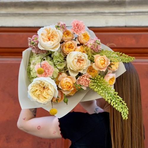 Warm bouquet with eremurus «Cream Sun»