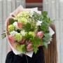 Пухкий букет із півонієвидною трояндою Juliet «Барви літа»