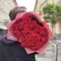 Микс из 19 роз сортов Red Eye и Red Monster в букете «Вишневые кудри»
