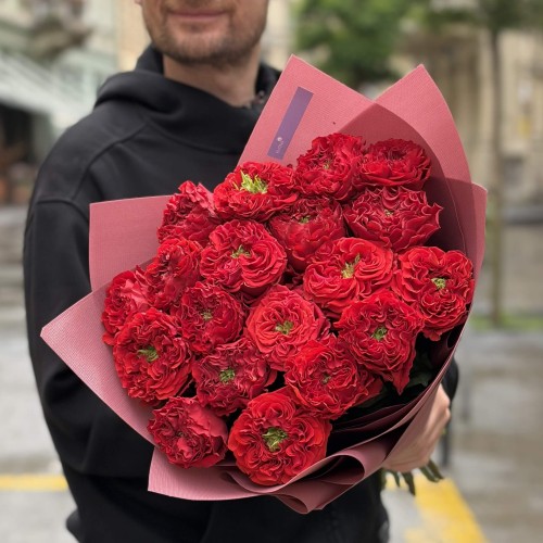 Микс из 19 роз сортов Red Eye и Red Monster в букете «Вишневые кудри»