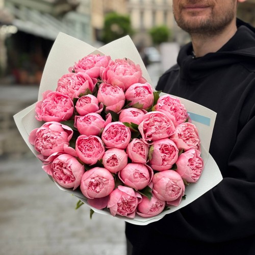 25 півоній сорту Etched Salmon у букеті «Кварцова хмаринка»