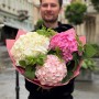 3 гортензії з малиновим листям у букеті «Ягідна пана-кота»