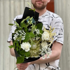 Цікавий букет із протеєю «Стильний комплімент»