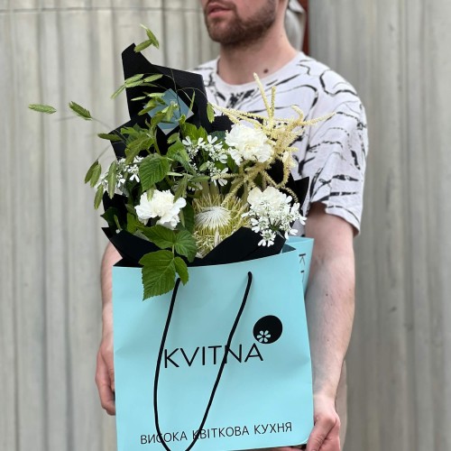 Interesting bouquet with protea «Stylish Compliment»