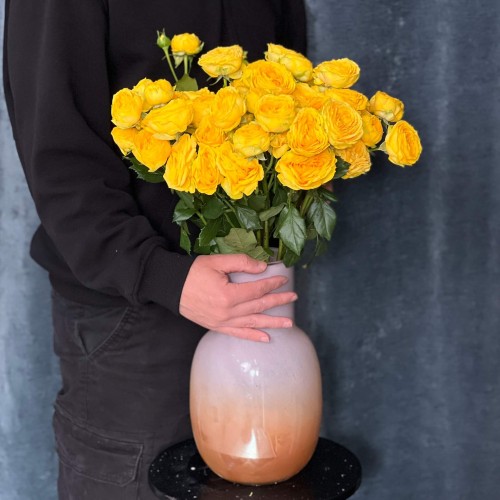 Golden Trendsetter Spray Peony Rose
