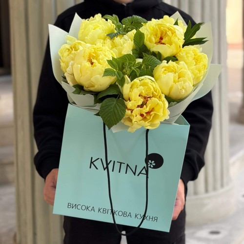 Bouquet of 11 Sonoma Halo peonies «Solar Silk»