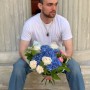 Вишуканий букет із гортензією та півонієвидними трояндами «Південний берег»