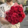 7 кущових півонієвидних троянд сорту Red Piano у букеті «Трояндовий джем»
