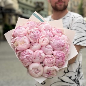 19 пионов сорта Petticoat Flounce в букете «Зефирное настроение»